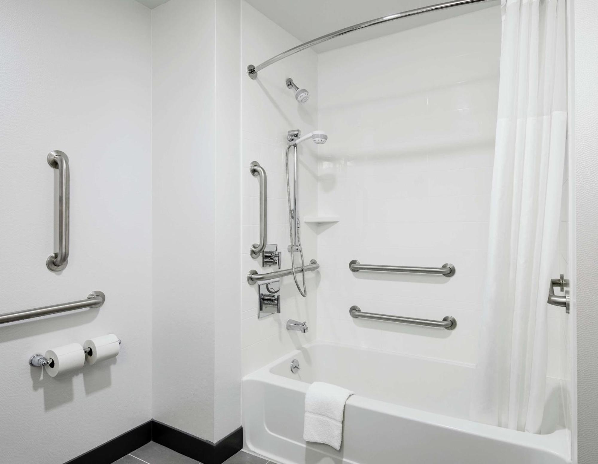 King Room - Mobility Accessible/Non-Smoking